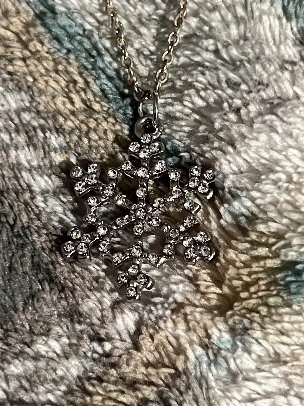 Rhinestone Snowflake Pendant Necklace - Silver Tone